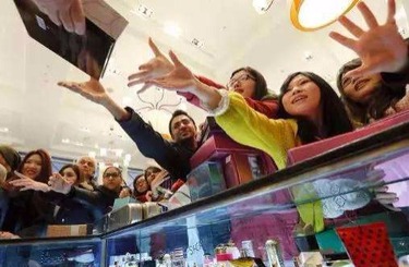亚洲猛男巨屌抽插熟女大奶中国人依然爱赴日旅游 消费已由爆买转向网购